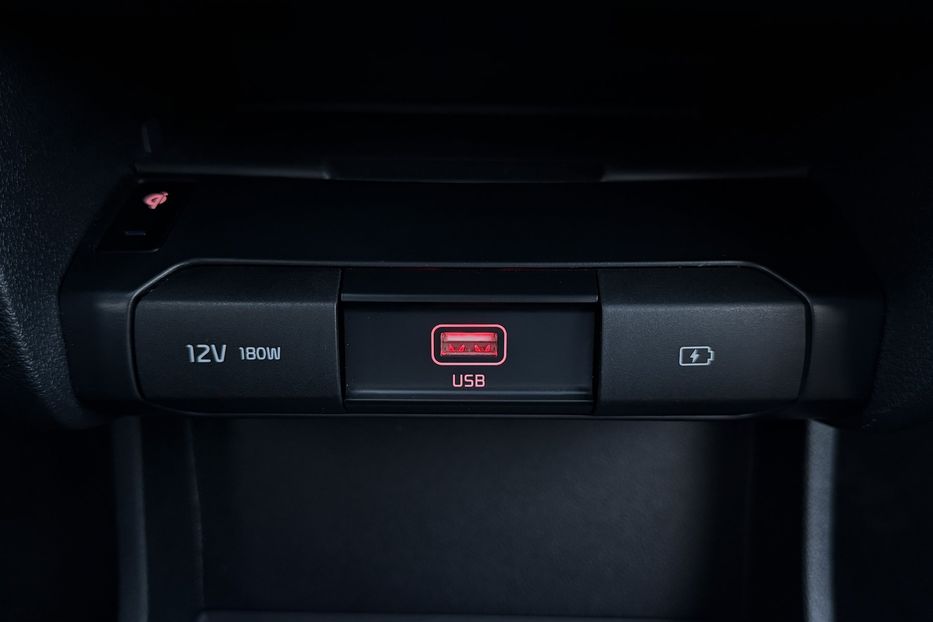 Продам Kia Niro 64кВтТепловийПідгрвсидінькерма 2022 года в Львове