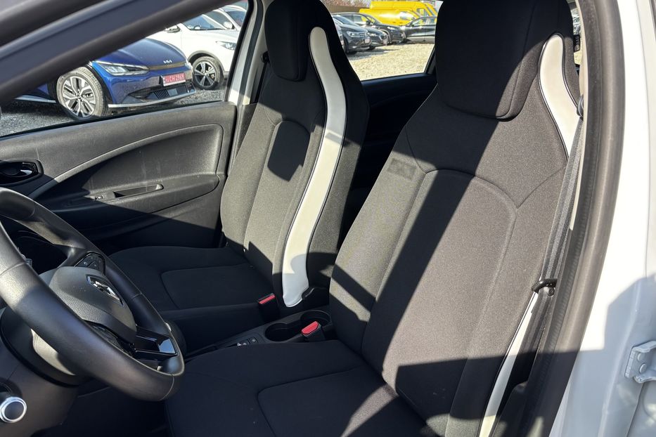Продам Renault Zoe 51квт авто у Львові  2020 года в Львове