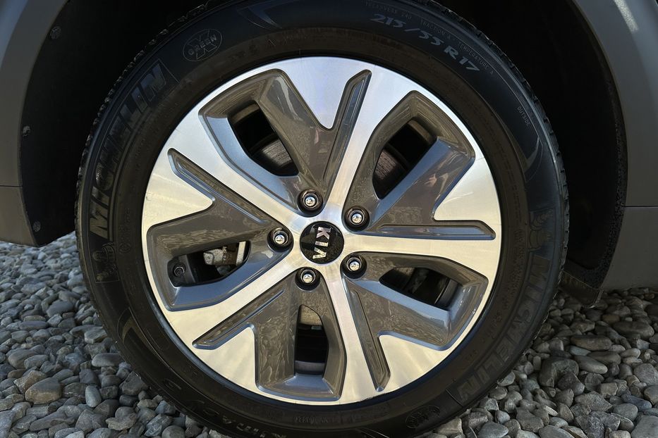 Продам Kia Niro 64кВтТепловийПідгрвсидінькерма 2021 года в Львове