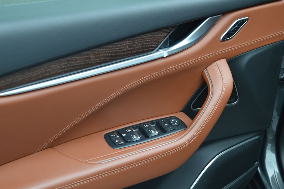 Продам Maserati Levante SQ4 2017 года в Одессе