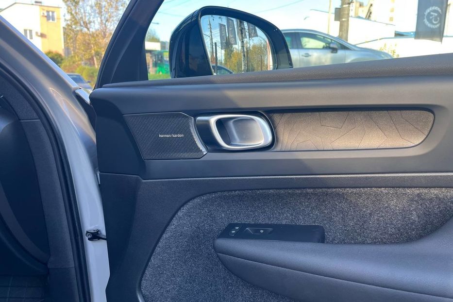 Продам Volvo A С40 RECHARGE 2023 года в Черновцах