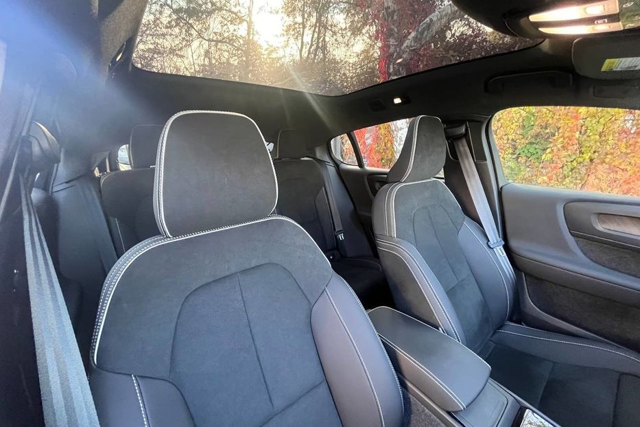 Продам Volvo A С40 RECHARGE 2023 года в Черновцах