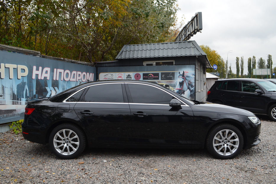 Продам Audi A4 TFSI S tronic (249 л.с.)  2016 года в Киеве