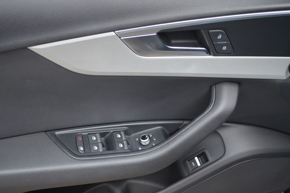 Продам Audi A4 TFSI S tronic (249 л.с.)  2016 года в Киеве