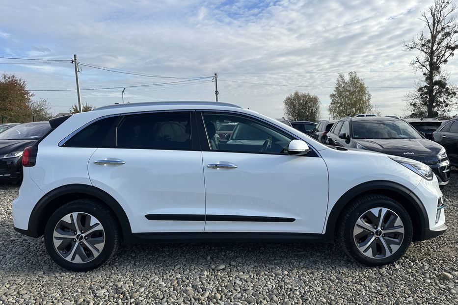 Продам Kia Niro 64кВт ЗАРЕЗЕРВОВАНО 2022 года в Львове