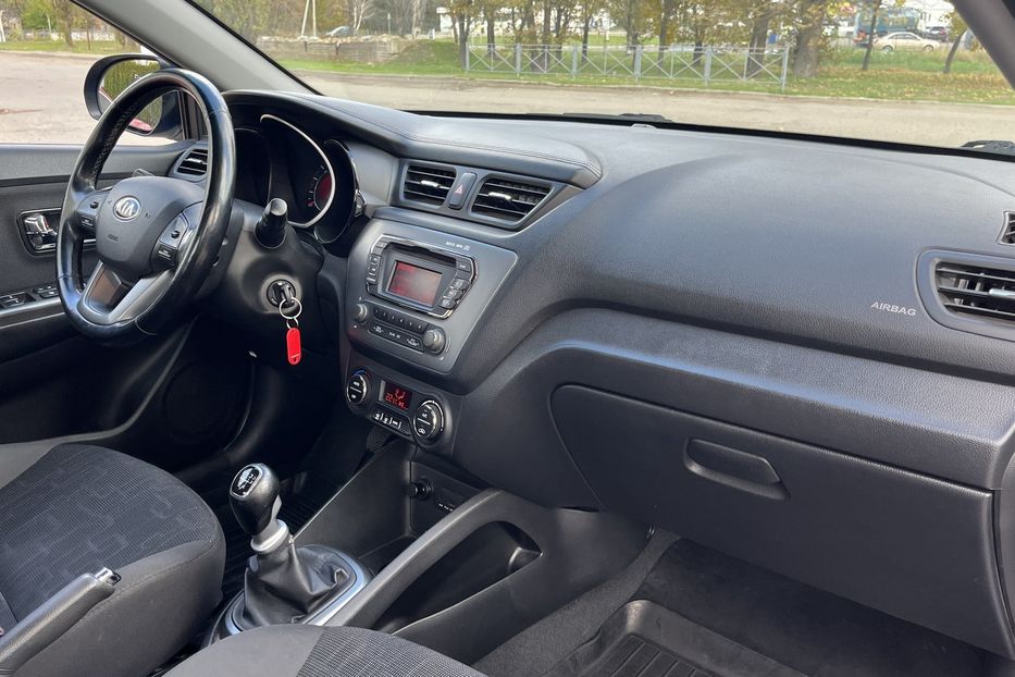 Продам Kia Rio Офіційний 2014 года в Николаеве