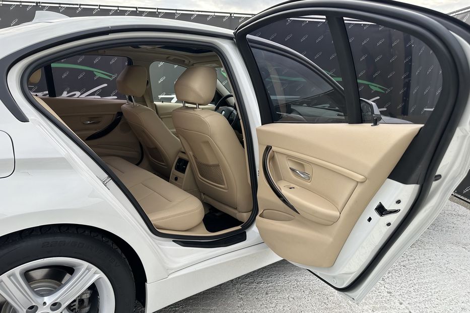 Продам BMW 320 I Steptronic 2015 года в Киеве