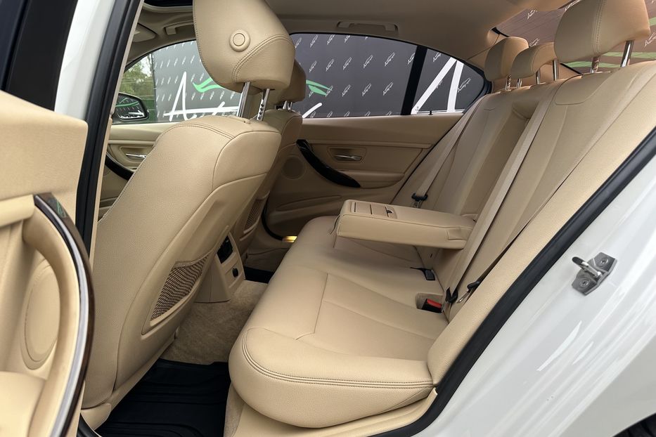 Продам BMW 320 I Steptronic 2015 года в Киеве