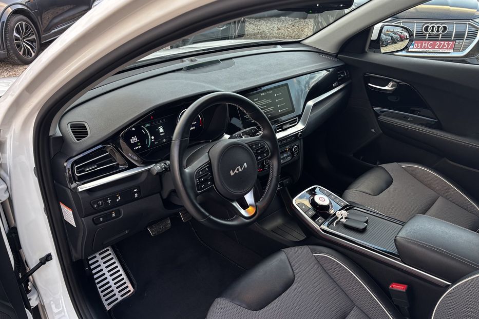 Продам Kia Niro 64 KW авто у Львові   2022 года в Львове