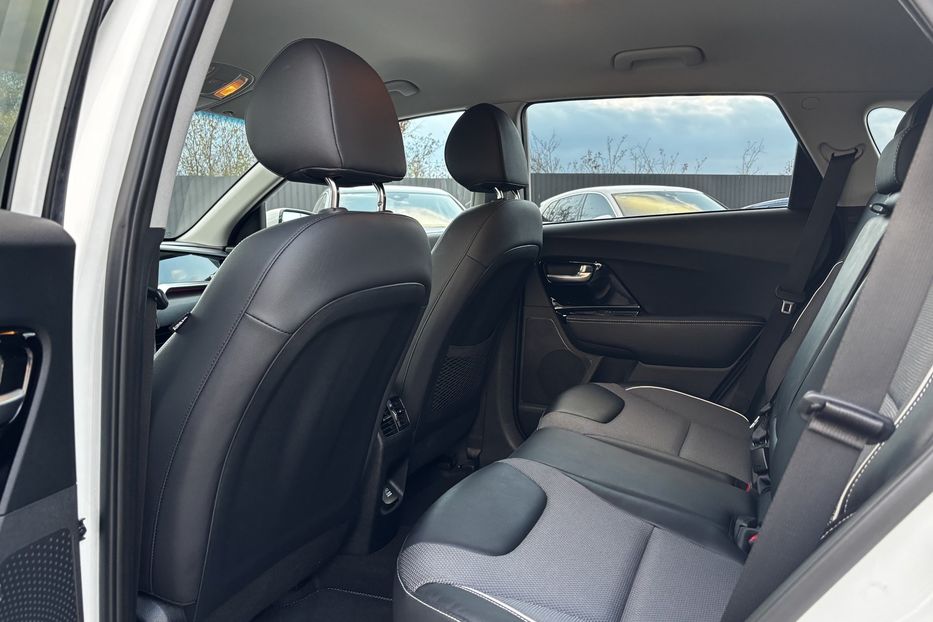 Продам Kia Niro 64 KW авто у Львові   2022 года в Львове