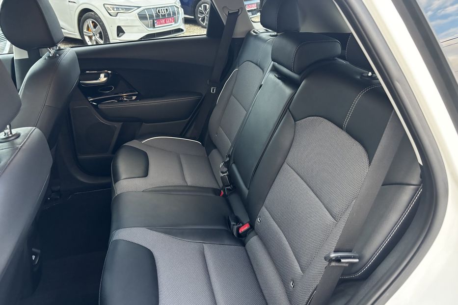 Продам Kia Niro 64 KW авто у Львові   2022 года в Львове