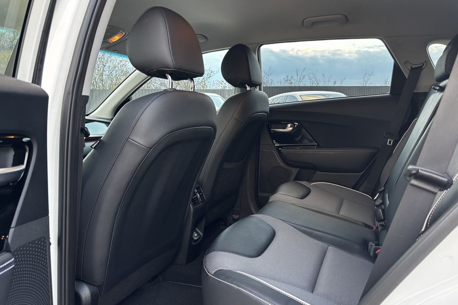 Продам Kia Niro 64 KW авто у Львові   2022 года в Львове