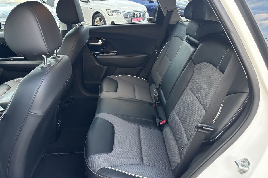 Продам Kia Niro 64 KW авто у Львові   2022 года в Львове