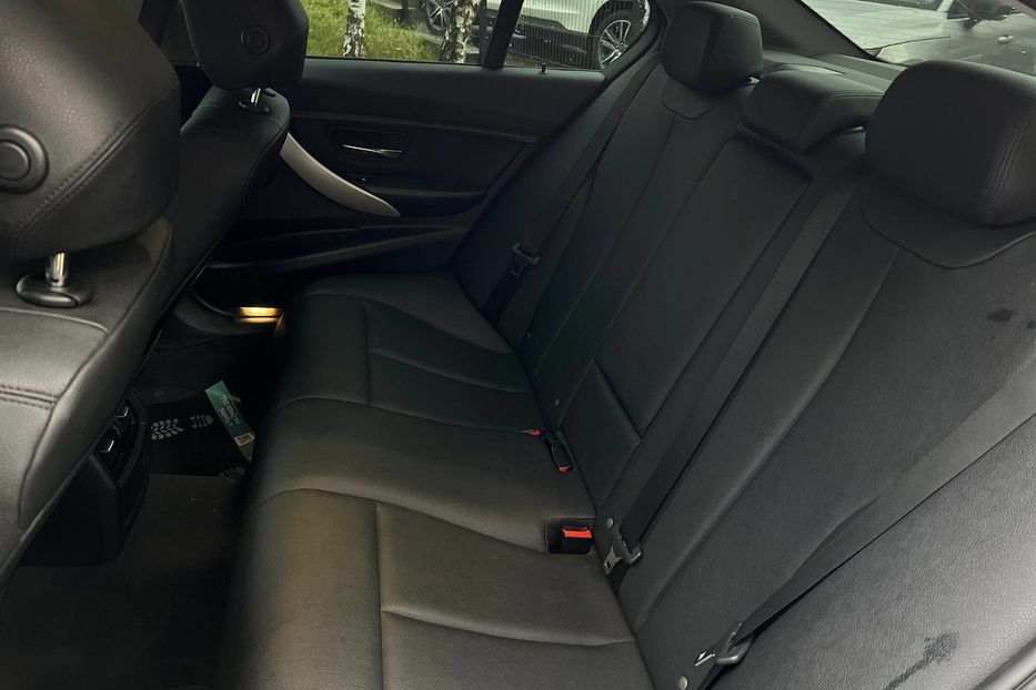 Продам BMW 320 2013 года в Черновцах