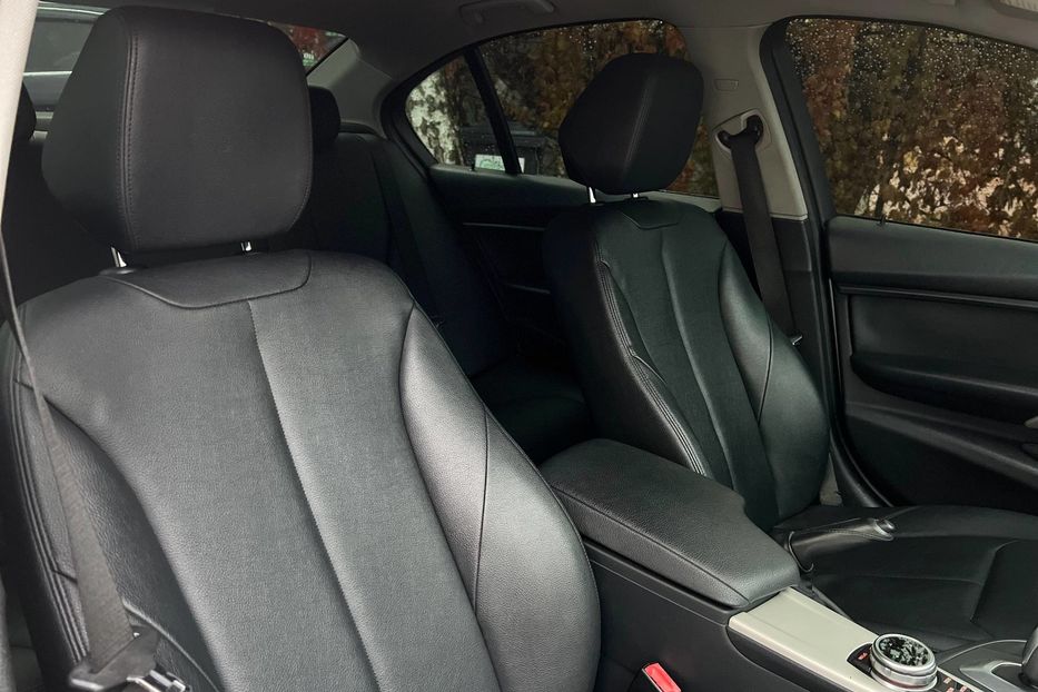 Продам BMW 320 2013 года в Черновцах