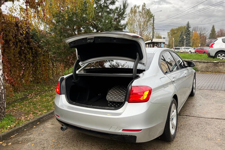 Продам BMW 320 2013 года в Черновцах