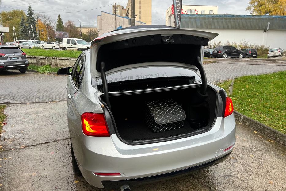 Продам BMW 320 2013 года в Черновцах