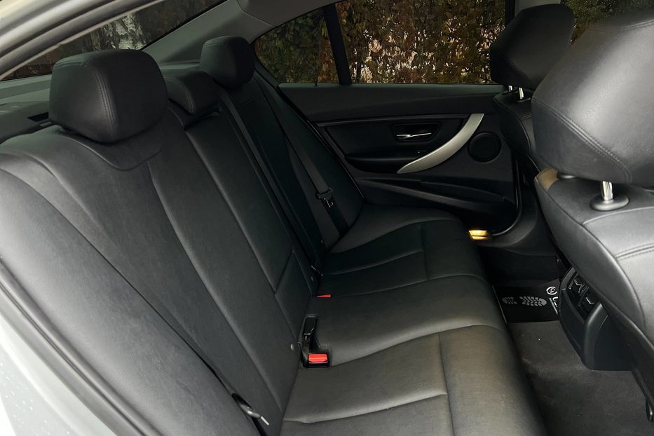 Продам BMW 320 2013 года в Черновцах