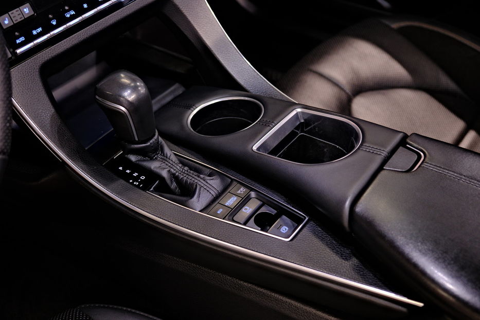 Продам Toyota Avalon 2019 года в Одессе