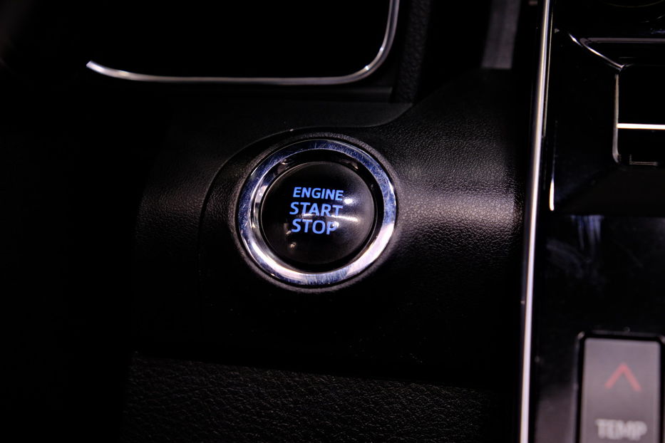 Продам Toyota Avalon 2019 года в Одессе