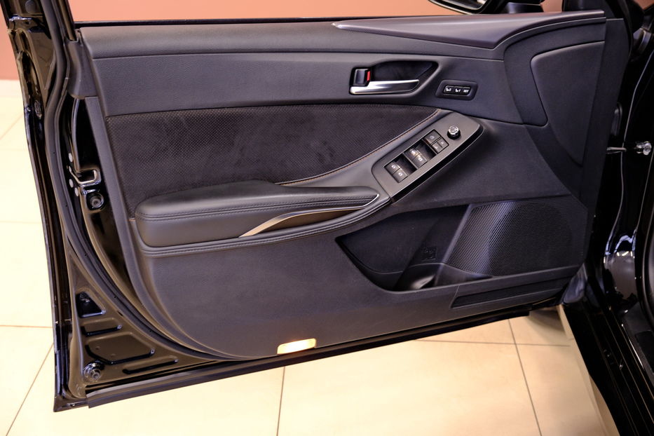 Продам Toyota Avalon 2019 года в Одессе