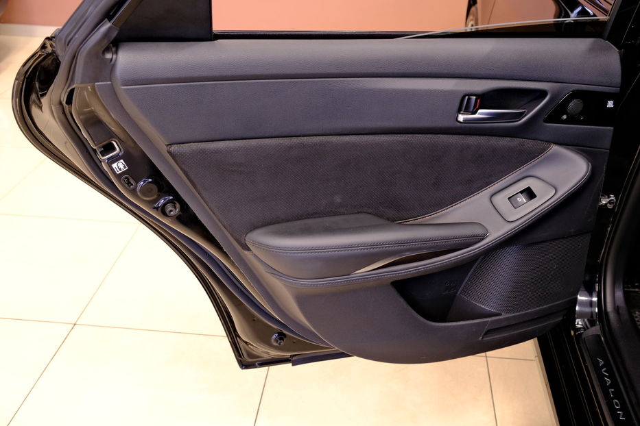 Продам Toyota Avalon 2019 года в Одессе