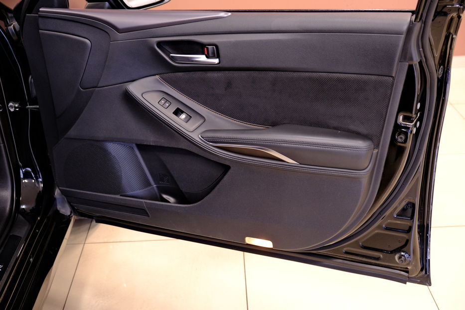 Продам Toyota Avalon 2019 года в Одессе