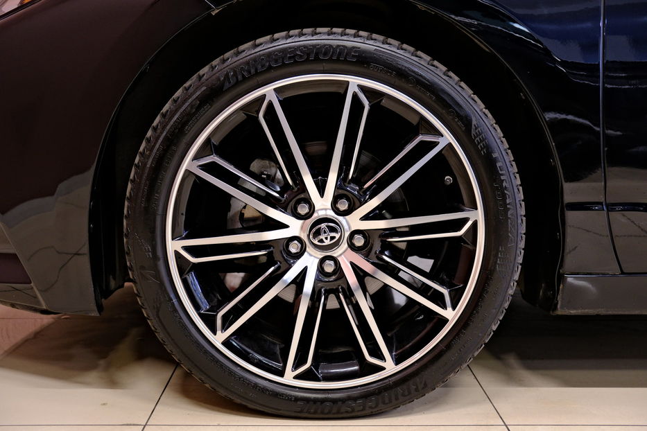 Продам Toyota Avalon 2019 года в Одессе