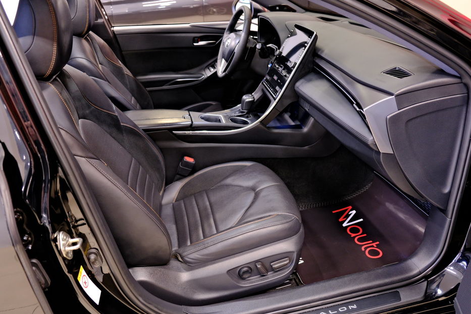 Продам Toyota Avalon 2019 года в Одессе