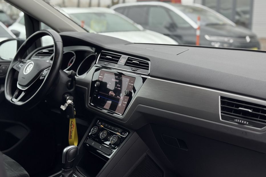 Продам Volkswagen Touran 2022 года в г. Умань, Черкасская область