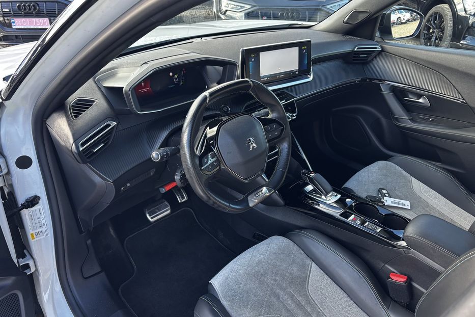 Продам Peugeot 2008 GT EV 50 KW авто у Львові  2020 года в Львове