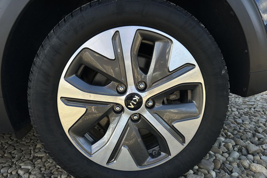 Продам Kia Niro  64кВт Макс.комплектація! 2020 года в Львове