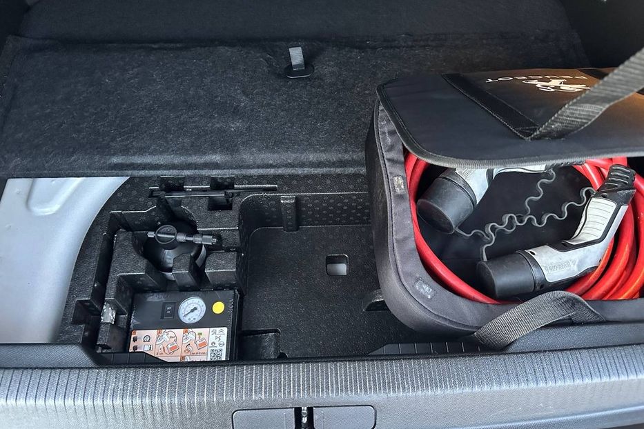 Продам Peugeot 2008 GT EV 50 KW авто у Львові  2021 года в Львове