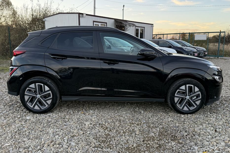 Продам Hyundai Kona 64кВт Проекція Підігрів сидінь 2022 года в Львове
