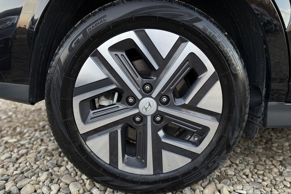 Продам Hyundai Kona 64кВт Проекція Підігрів сидінь 2022 года в Львове