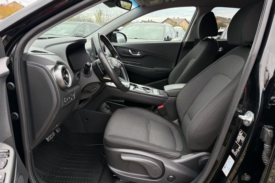 Продам Hyundai Kona 64кВт Проекція Підігрів сидінь 2022 года в Львове