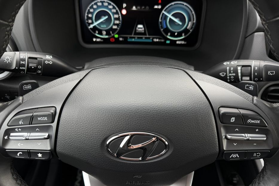 Продам Hyundai Kona 64кВт Проекція Підігрів сидінь 2022 года в Львове