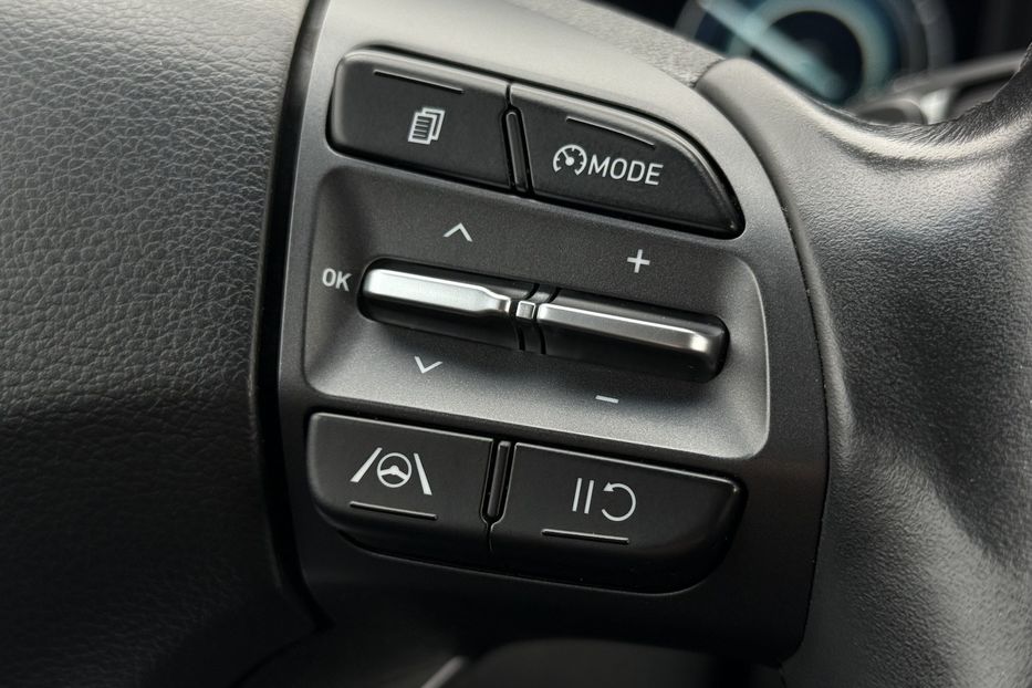 Продам Hyundai Kona 64кВт Проекція Підігрів сидінь 2022 года в Львове