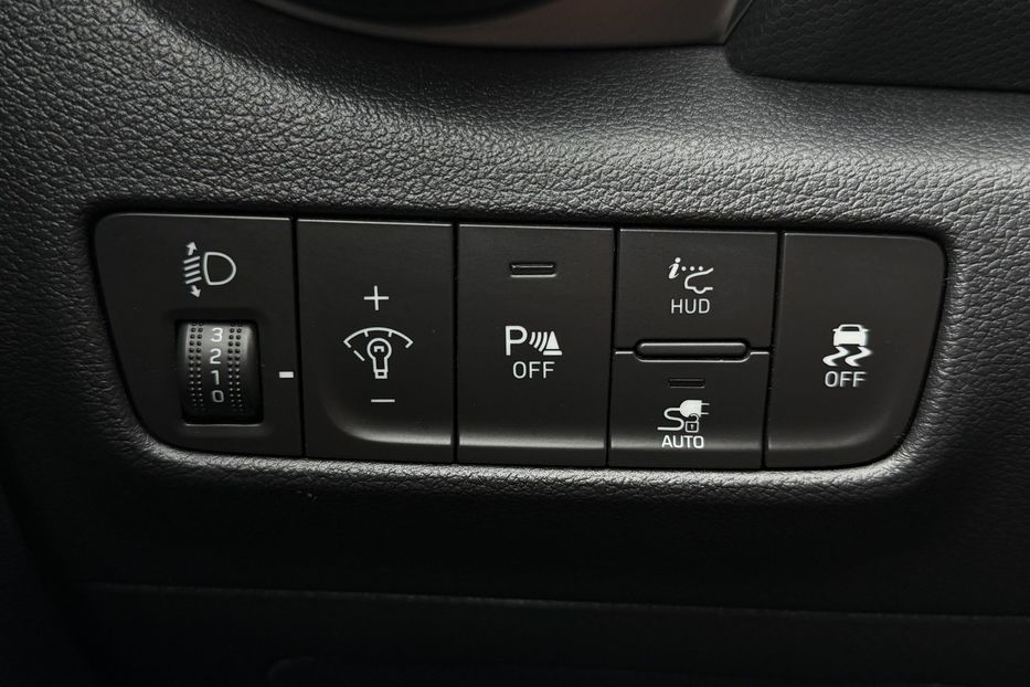 Продам Hyundai Kona 64кВт Проекція Підігрів сидінь 2022 года в Львове
