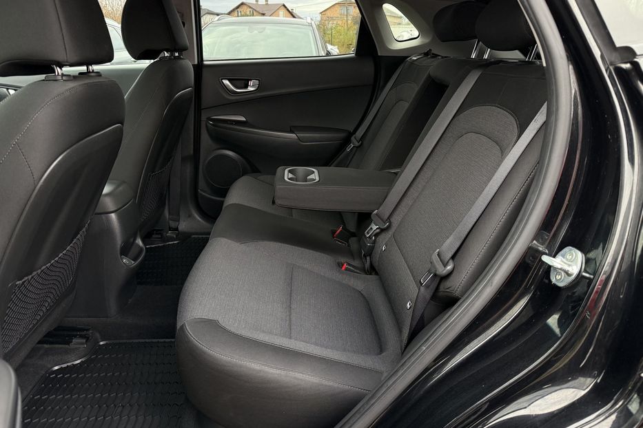 Продам Hyundai Kona 64кВт Проекція Підігрів сидінь 2022 года в Львове
