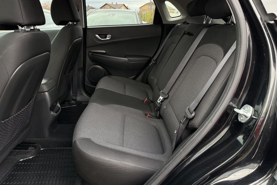 Продам Hyundai Kona 64кВт Проекція Підігрів сидінь 2022 года в Львове