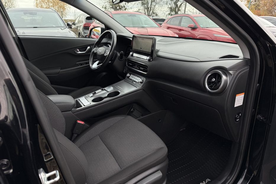 Продам Hyundai Kona 64кВт Проекція Підігрів сидінь 2022 года в Львове