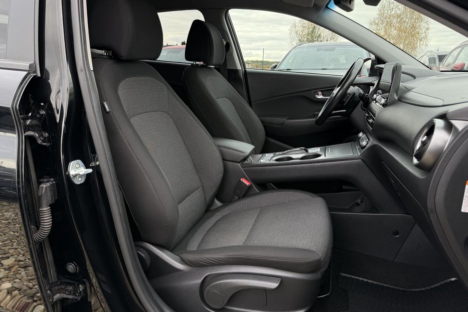 Продам Hyundai Kona 64кВт Проекція Підігрів сидінь 2022 года в Львове