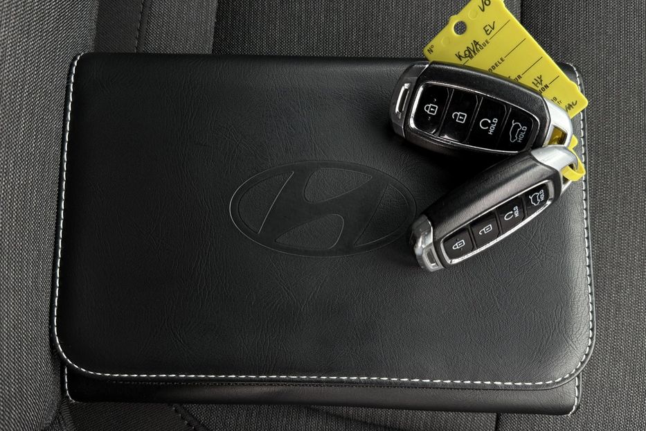 Продам Hyundai Kona 64кВт Проекція Підігрів сидінь 2022 года в Львове