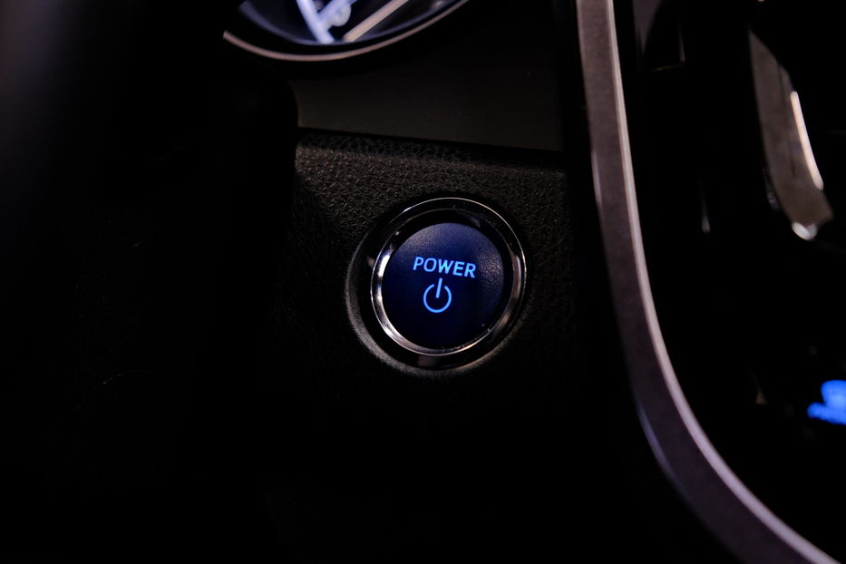 Продам Toyota Camry Hybrid XV75 2021 года в Одессе