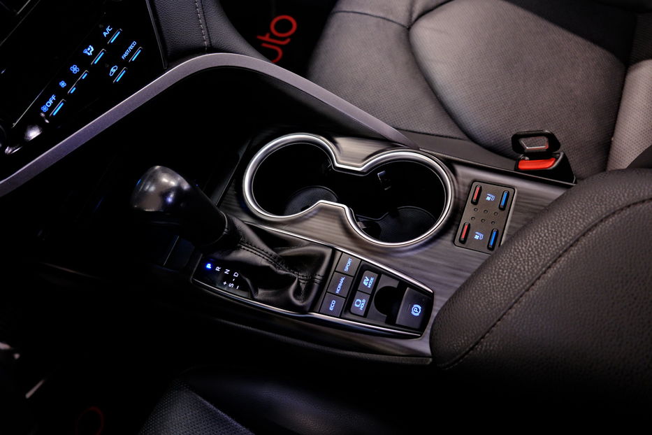 Продам Toyota Camry Hybrid XV75 2021 года в Одессе