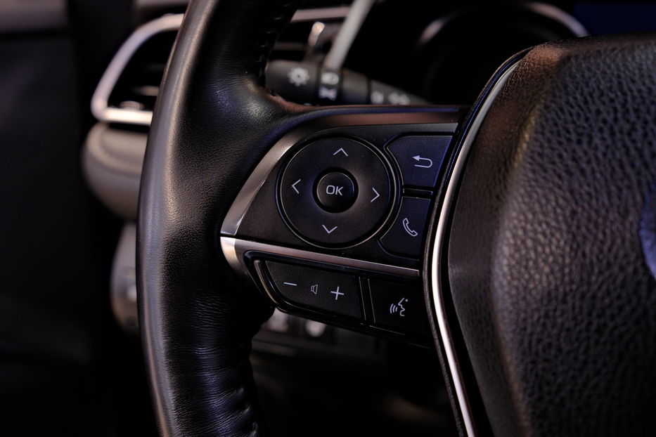 Продам Toyota Camry Hybrid XV75 2021 года в Одессе