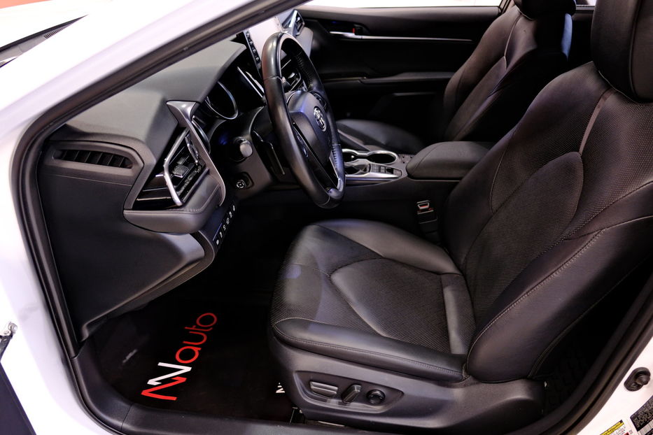 Продам Toyota Camry Hybrid XV75 2021 года в Одессе