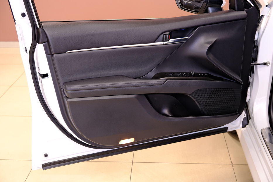 Продам Toyota Camry Hybrid XV75 2021 года в Одессе