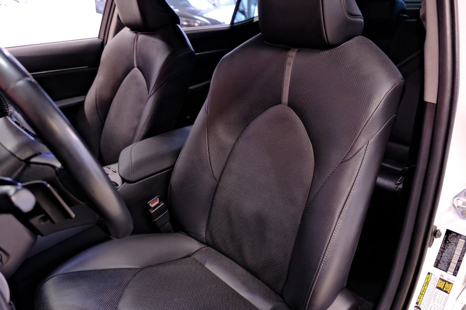 Продам Toyota Camry Hybrid XV75 2021 года в Одессе